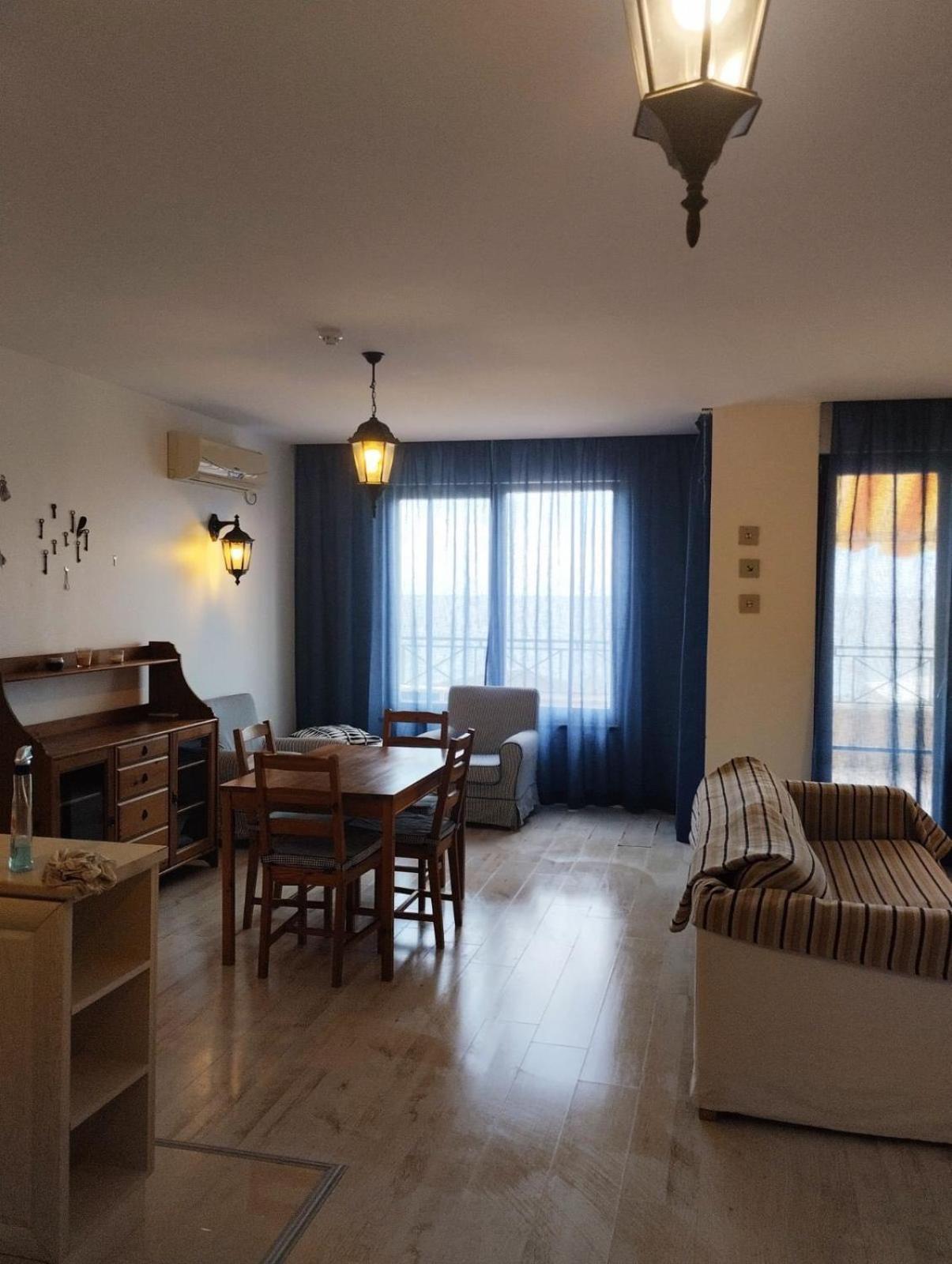 Golden Sands Rentals Apartments Ngoại thất bức ảnh
