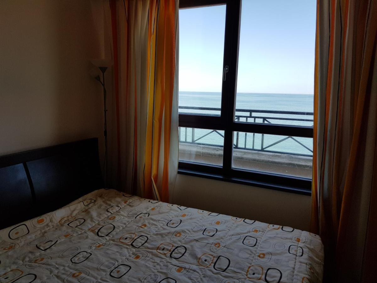 Golden Sands Rentals Apartments Ngoại thất bức ảnh